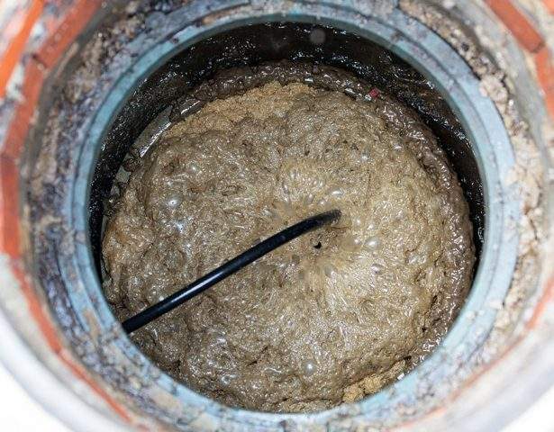 What to do with a Clogged Septic Tank Drain Pipe?